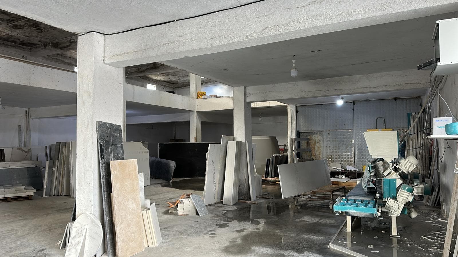 Piges Mermer mermer kesim makinesi, atölye içi taş işleme